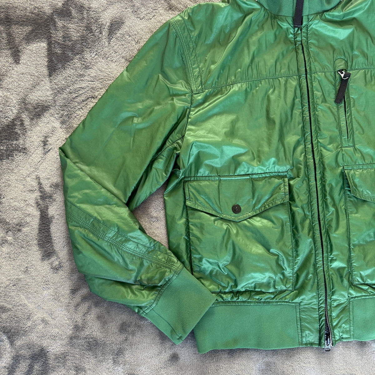 Authentic Stone Island Men’s Micro Ripstop Tyvek Shield Jacket – Green – Medium