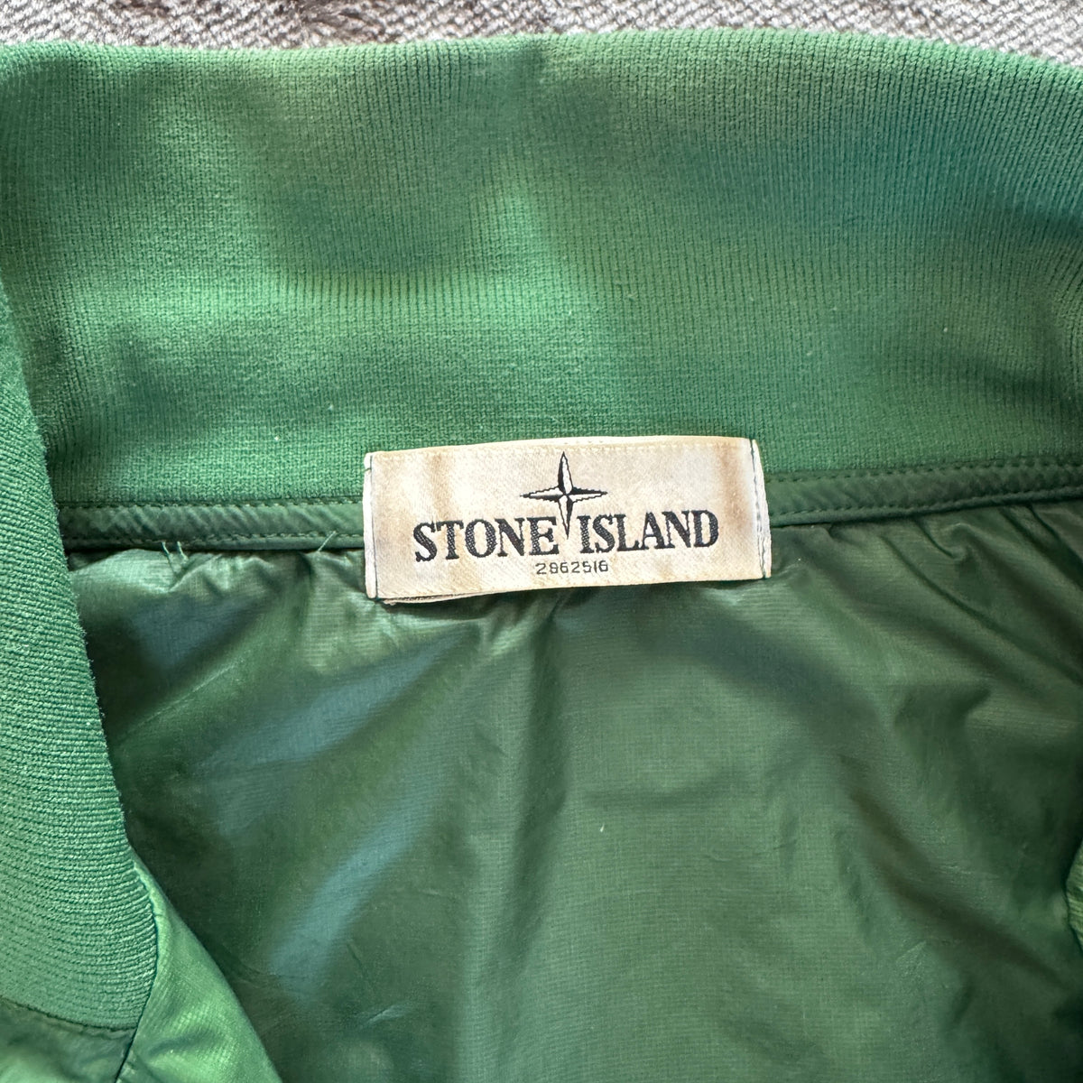 Authentic Stone Island Men’s Micro Ripstop Tyvek Shield Jacket – Green – Medium