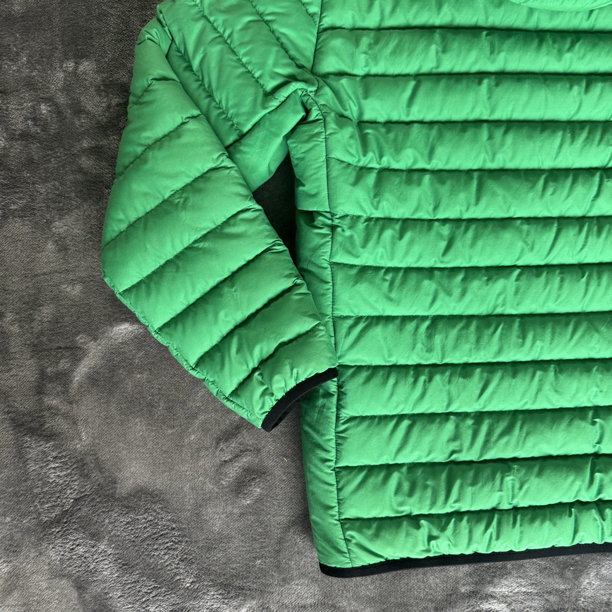 Stone Island green down jacket with logo patch and 0-cotton/R-nylon material.